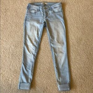 hollister | light-wash jeans (size 3R W 26 L 31)